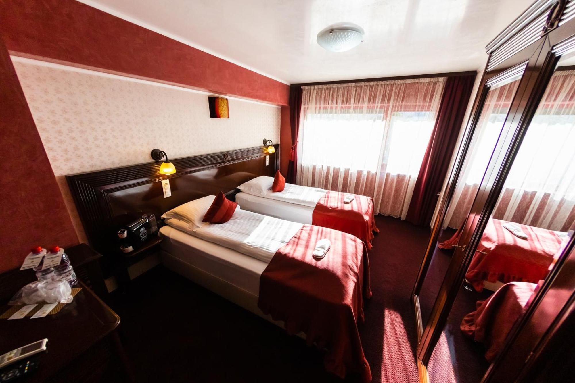 Daily Plaza Hotel Suceava Exterior foto