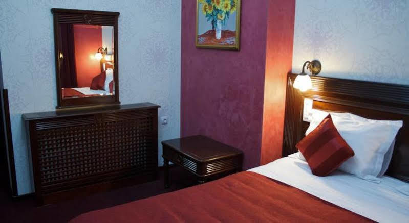 Daily Plaza Hotel Suceava Exterior foto